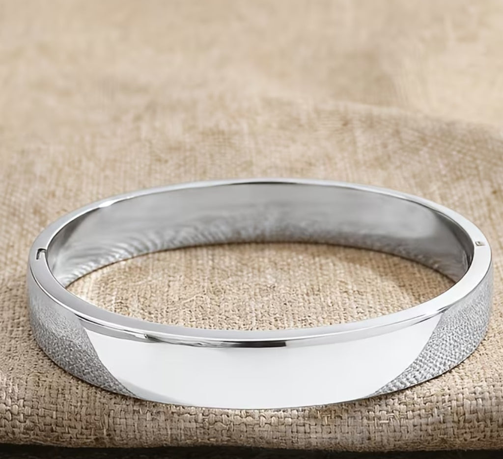 8mm Oval Clasp Bangle
