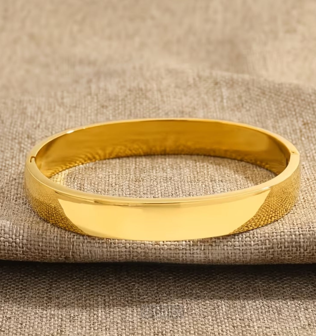 8mm Oval Clasp Bangle