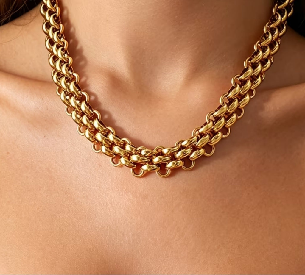OT Chunky Buckle Chain Necklace