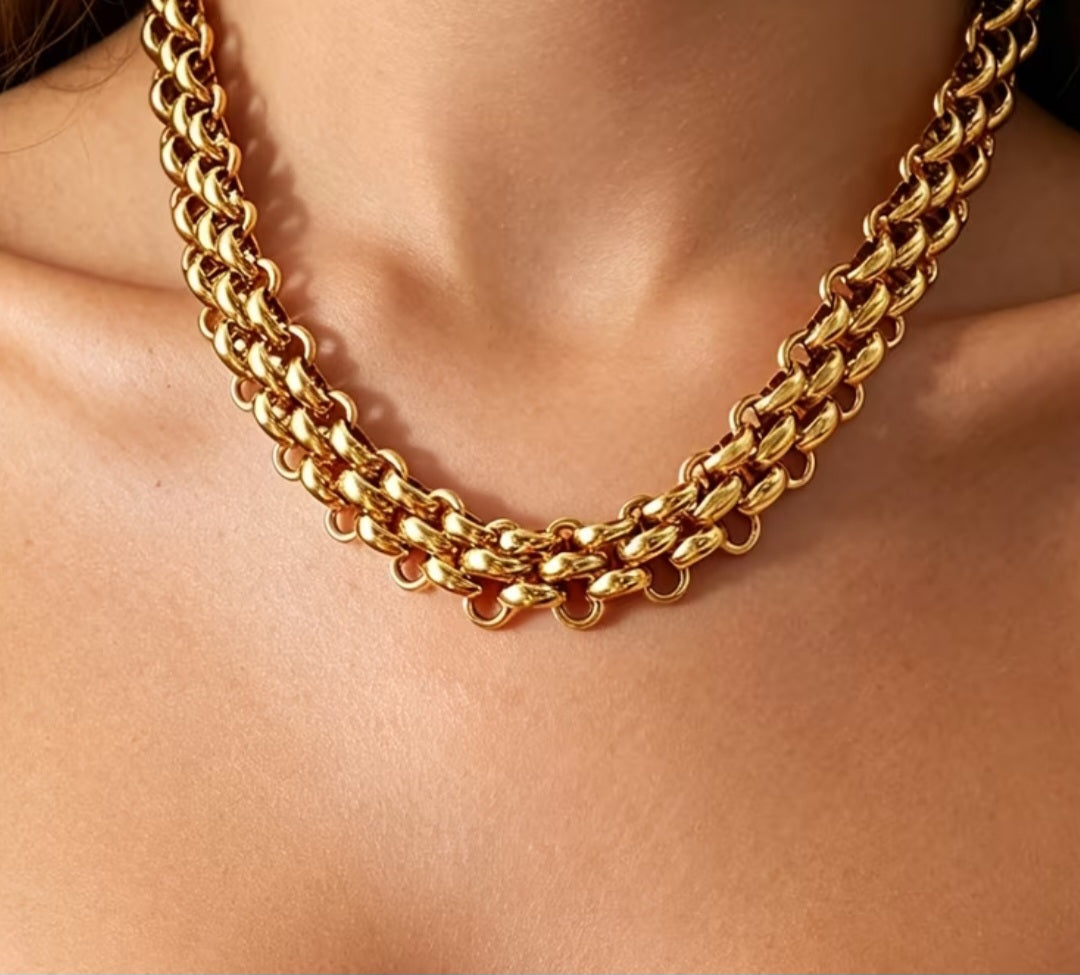 OT Chunky Buckle Chain Necklace