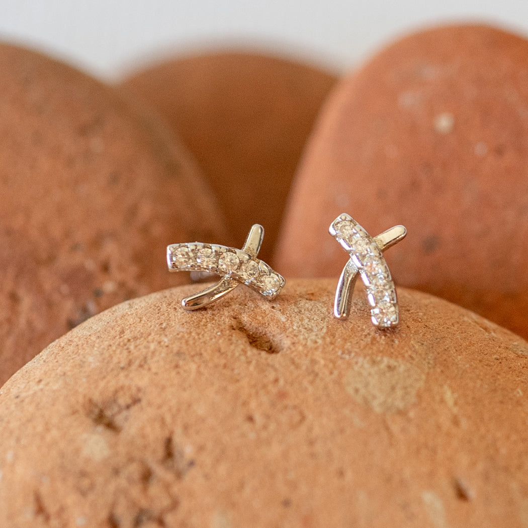 925 Sterling Silver Irregular Cross Stud Earrings - Earrings