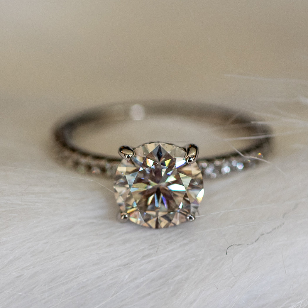 925 Sterling Silver Round Brilliant Cut Moissanite Ring - Rings