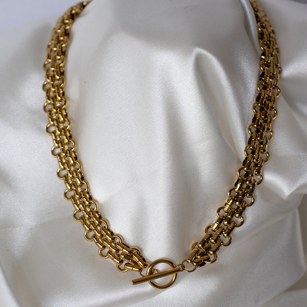 OT Chunky Buckle Chain Necklace