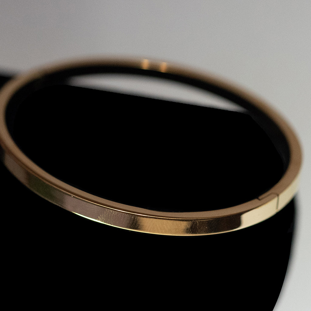 Plain Oval clasp Bangle