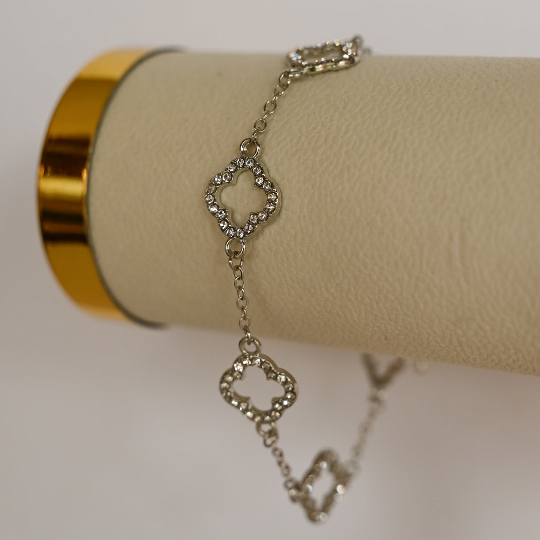 Elegant Hollow Four Leaf Clover Bracelet, 316L Stainless Steel - Bracelet