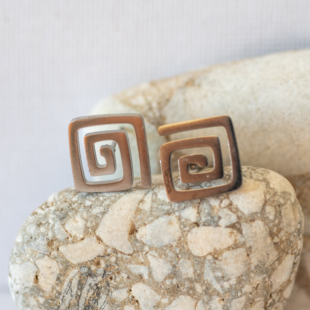 Elegant Twirl Stud Earrings — 316L Stainless Steel - Earrings