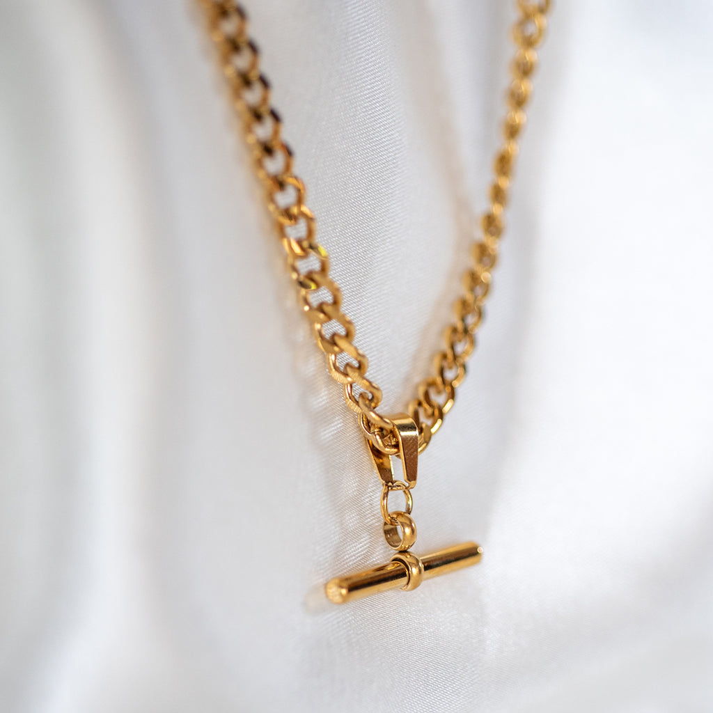 Figaro T bar Pendant Necklace