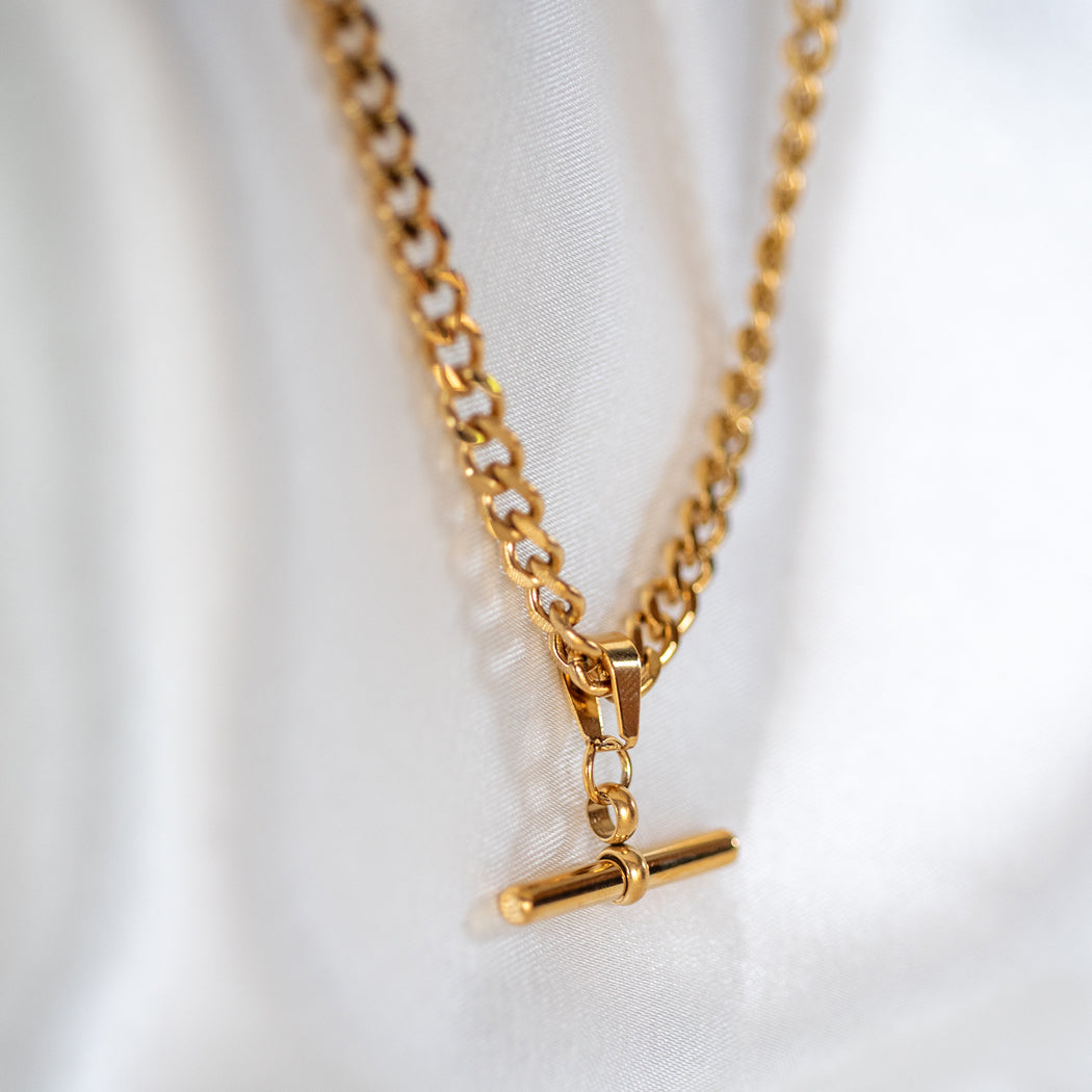 Figaro T bar Pendant Necklace