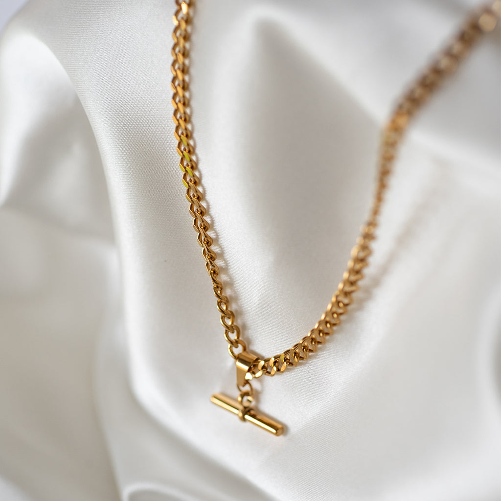 Figaro T bar Pendant Necklace