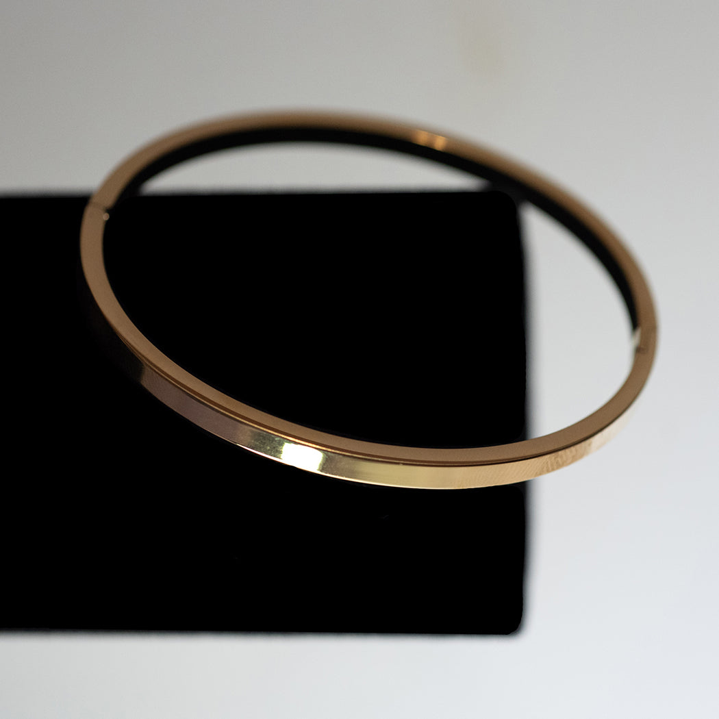 Plain Oval clasp Bangle