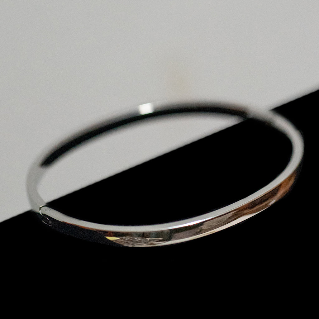 Plain Oval clasp Bangle