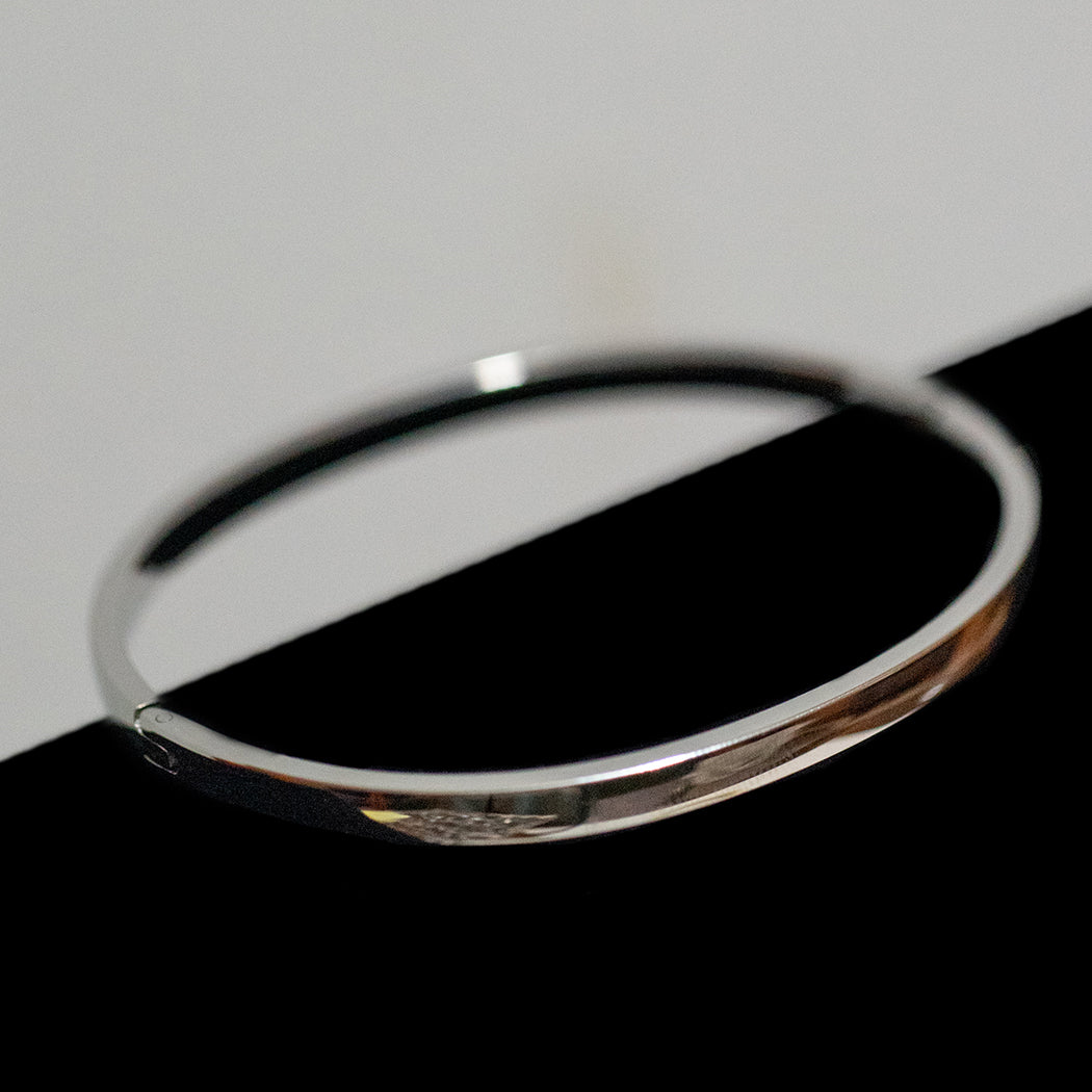 Plain Oval clasp Bangle