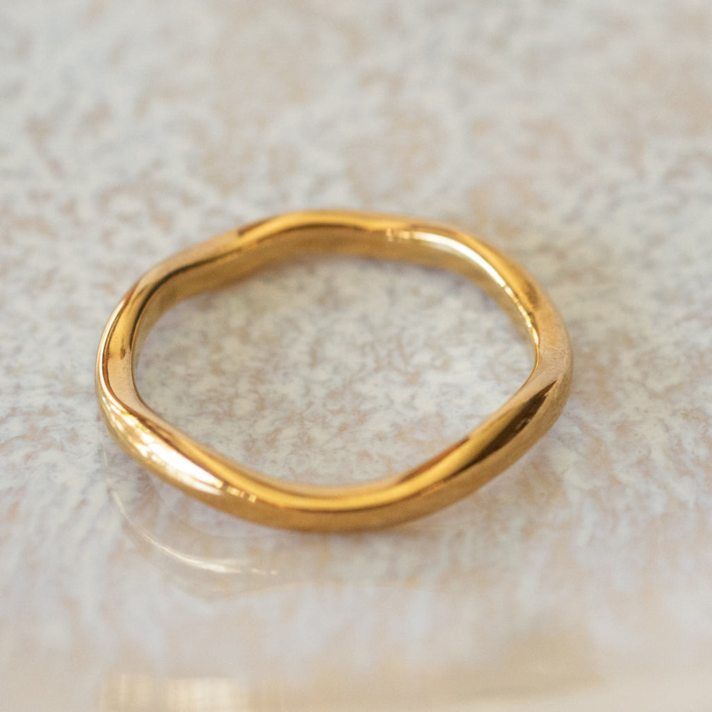 Thin Ring with Smooth Wavy Design — 316L Stainless Steel - Rings